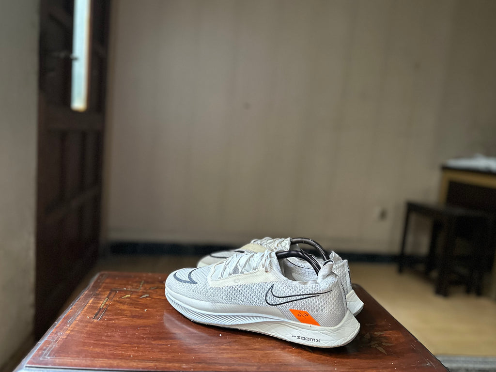ORIGINAL Nike ZoomX StreakFly White Black Photon Dust Uk size: 7 Eu: 41