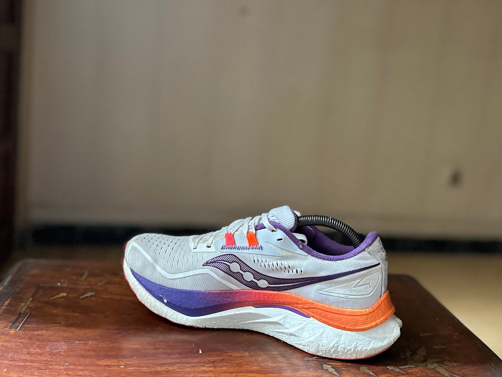 ORIGINAL Saucony Endorphin Speed 4 White Viziorange (Carbon Plated)