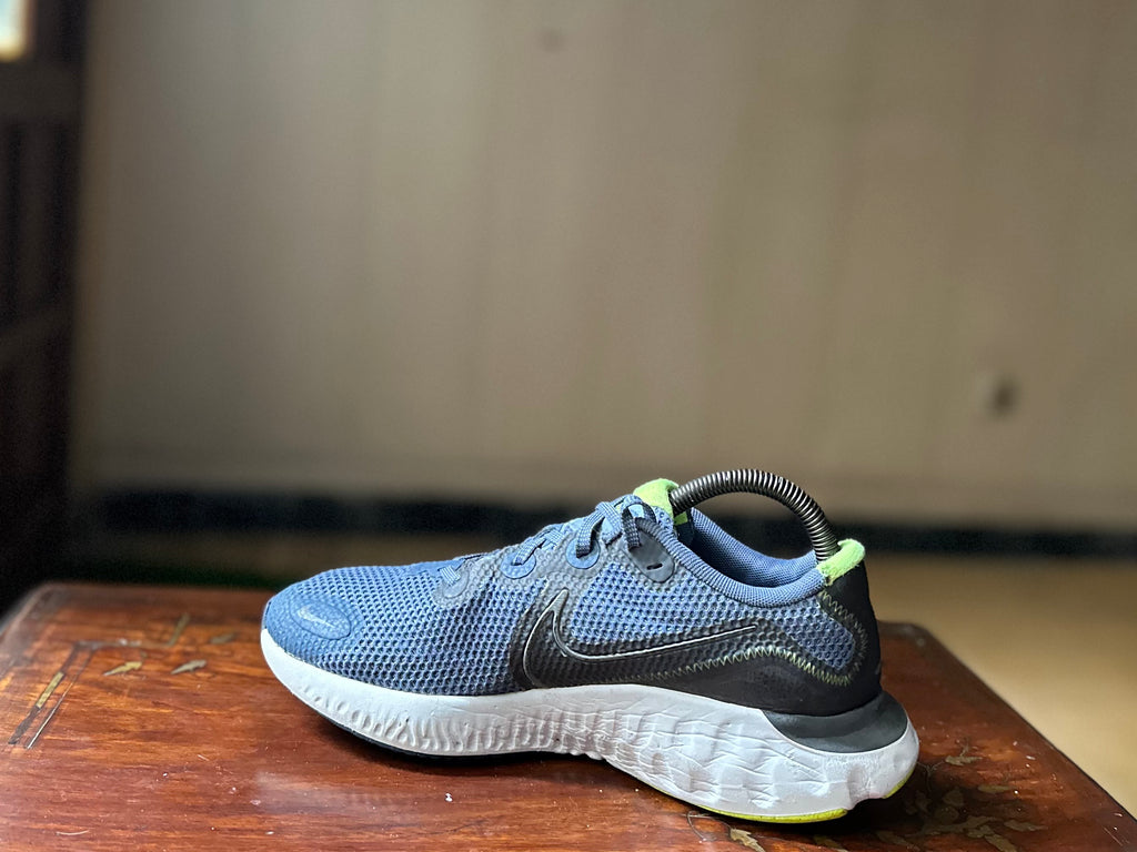 ORIGINAL Nike Renew Run 2 Diffused Blue Uk size: 7.5 Eu: 42