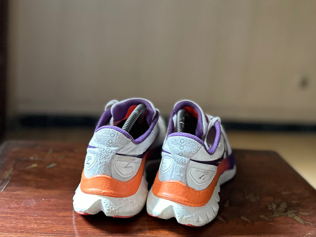 ORIGINAL Saucony Endorphin Speed 4 White Viziorange (Carbon Plated)