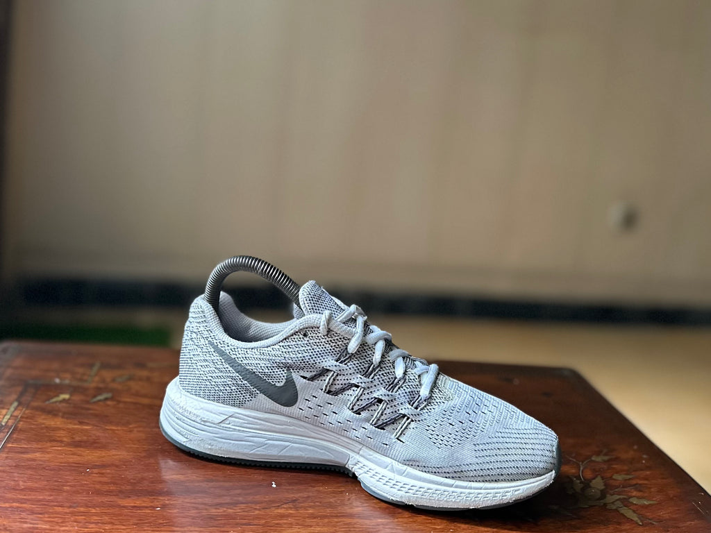 ORIGINAL Nike AirZoom Vomero 11 Pure Platinum Uk size: 5 Eu: 38