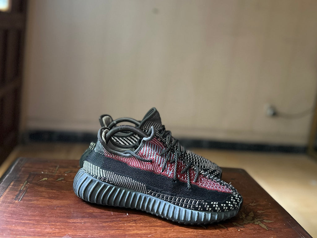 ORIGINAL Adidas Yeezy Boost 350 V2 Yecheil Uk size: 6.5 Eu: 40