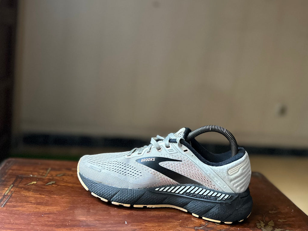 ORIGINAL Brooks Adrenaline GTS 22 Grey/Black Uk size: 6
Eu: 39