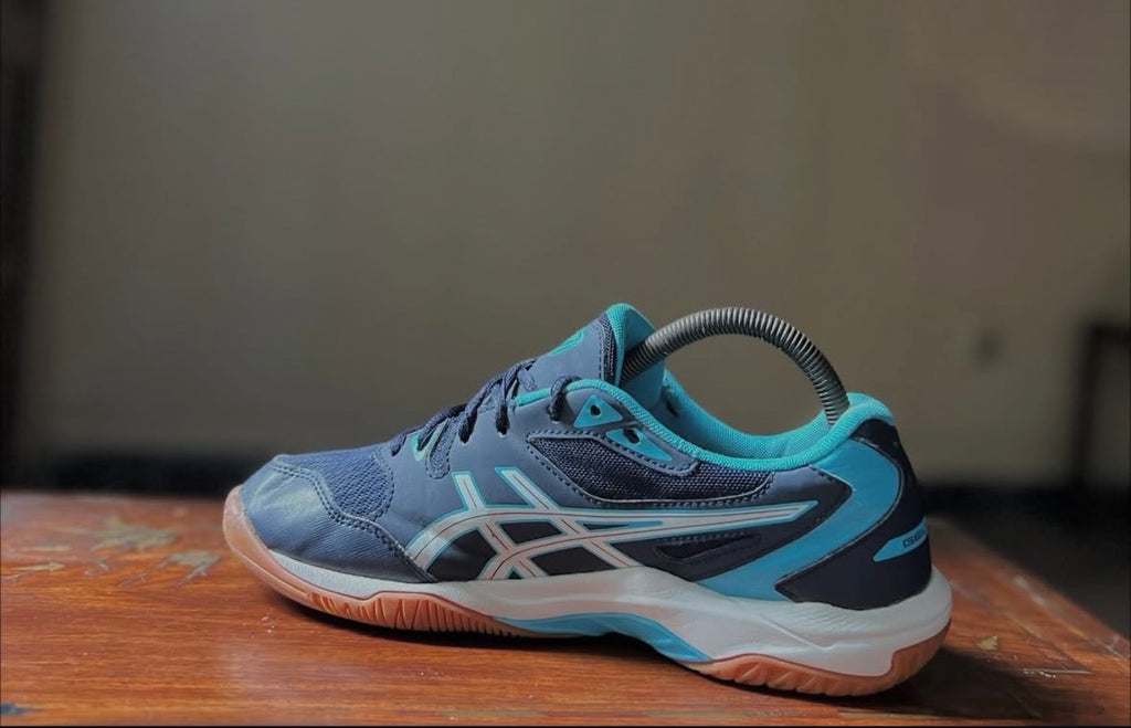 ORIGINAL Asics Gel-Spike (Non-Marking) 
Best for Padel, Tennis and Badminton.