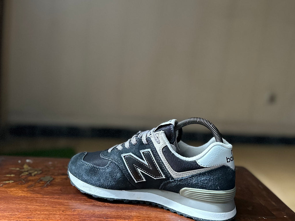 ORIGINAL New Balance 574 Classic Black Gray Uk size: 6.5
Eu: 40