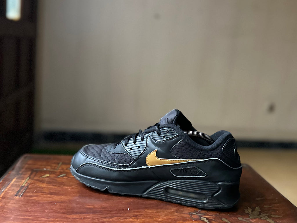ORIGINAL Nike AirMax 90 Essential Black/Gold Uk size: 10
Eu: 45