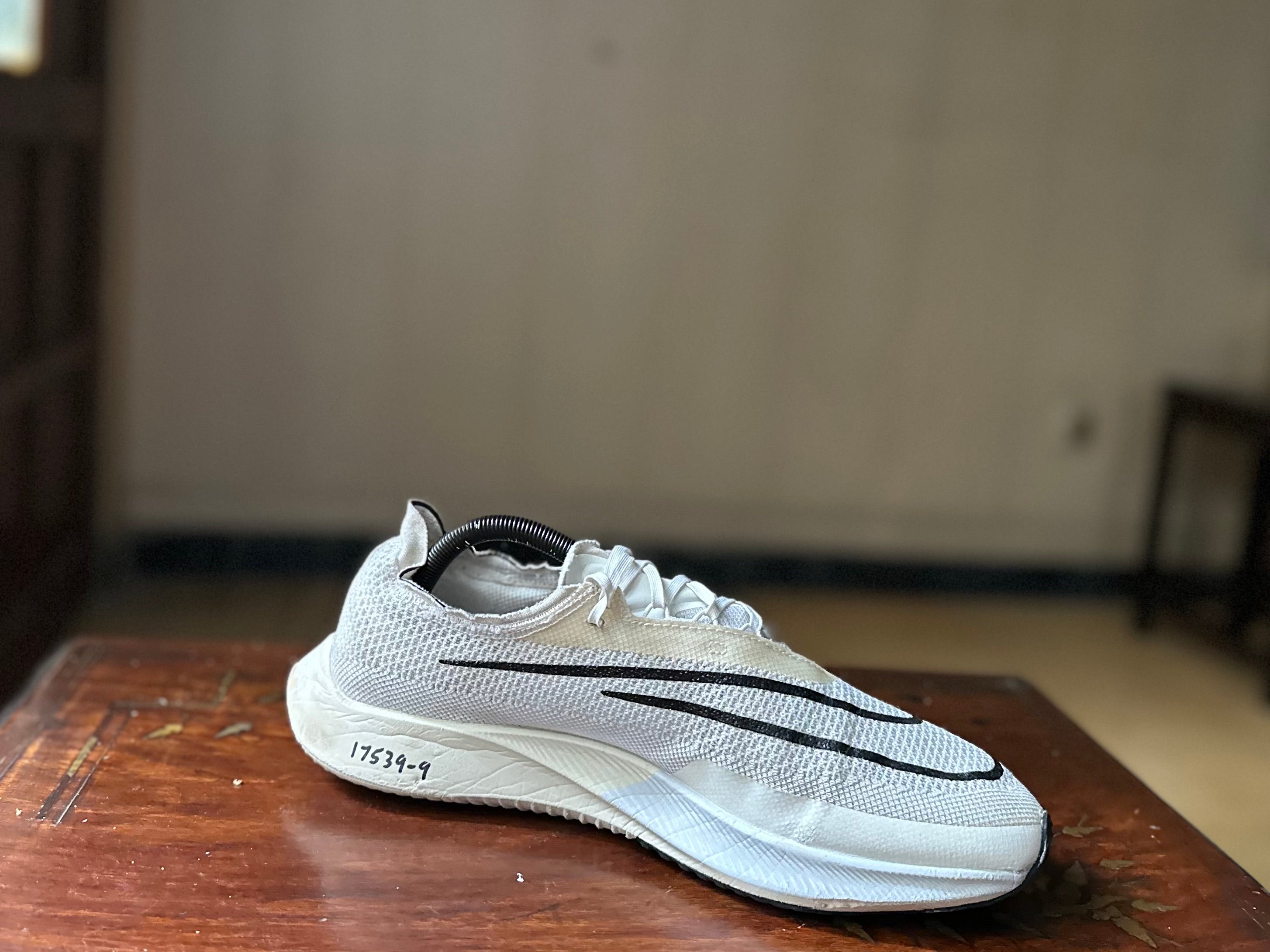 ORIGINAL Nike ZoomX StreakFly White Black Photon Dust Uk size: 7 Eu: 41