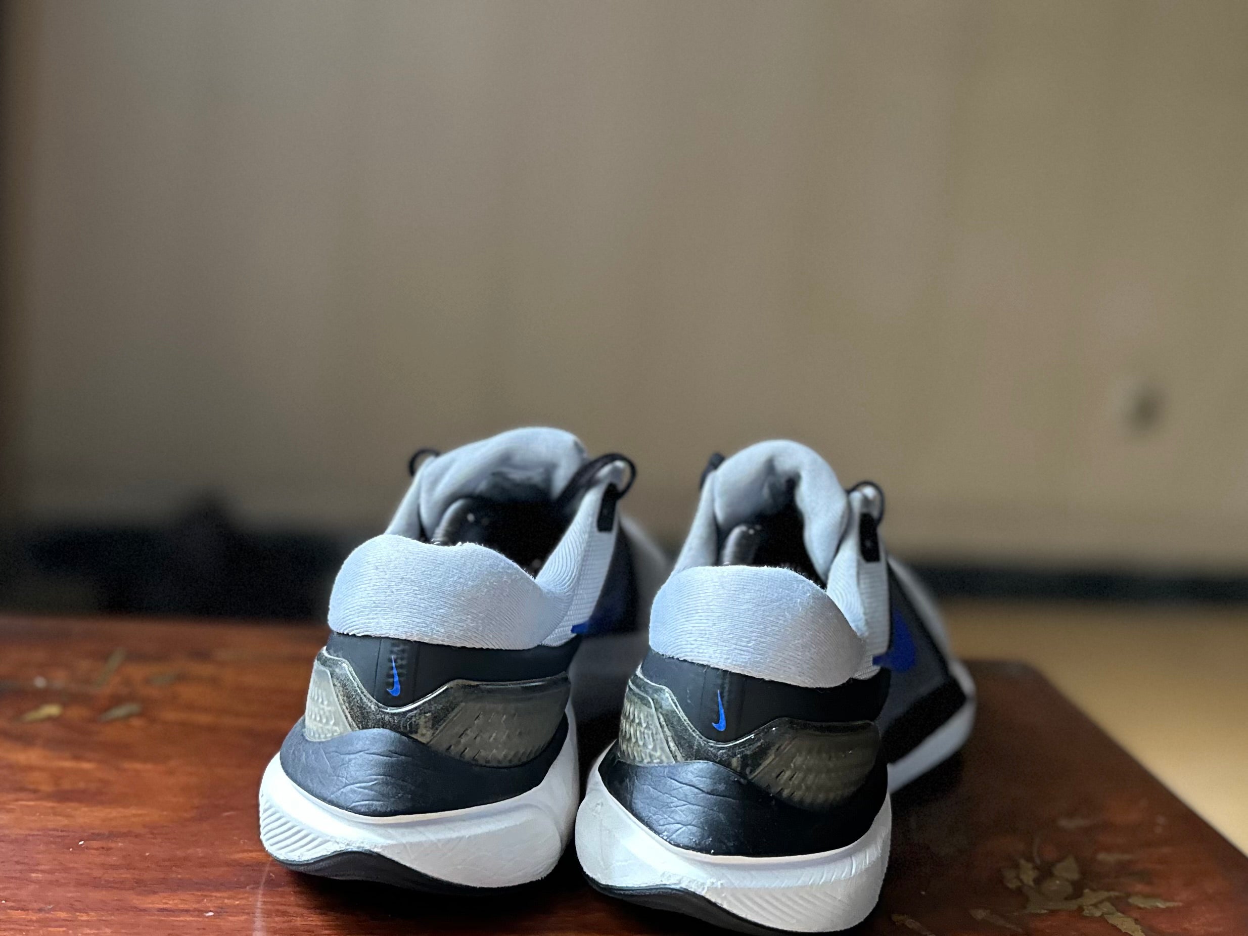 ORIGINAL Nike AirZoom Vomero 16 Wolf Grey/Hyper Royal Uk size: 10 Eu: 45