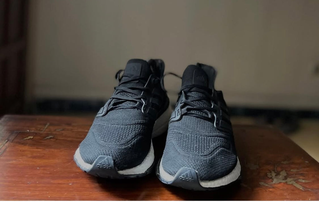 ORIGINAL Adidas UltraBoost 22 Black/White