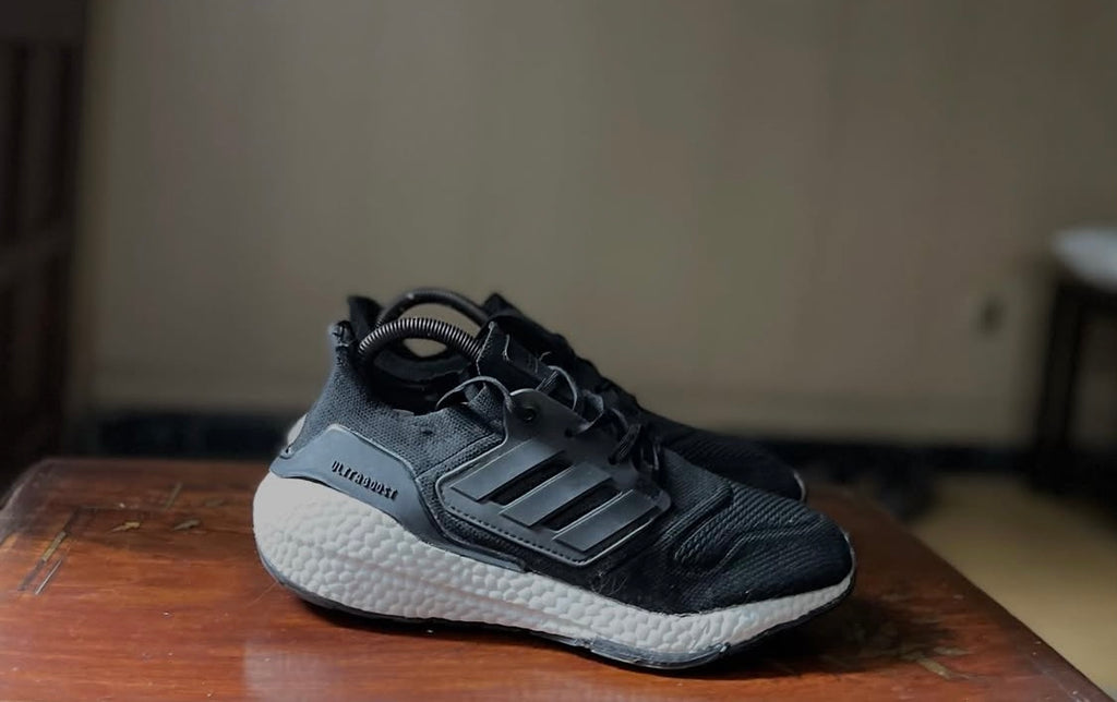 ORIGINAL Adidas UltraBoost 22 Black/White