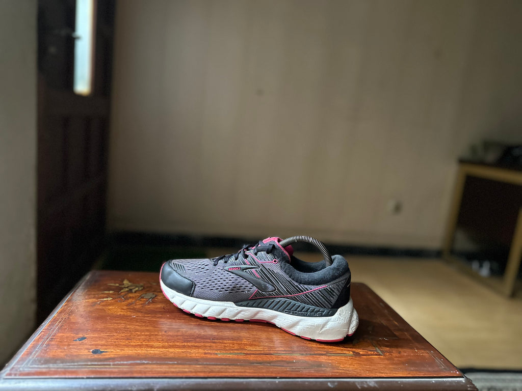 ORIGINAL Brooks Adrenaline GTS 19 Uk size: 8 Eu: 42