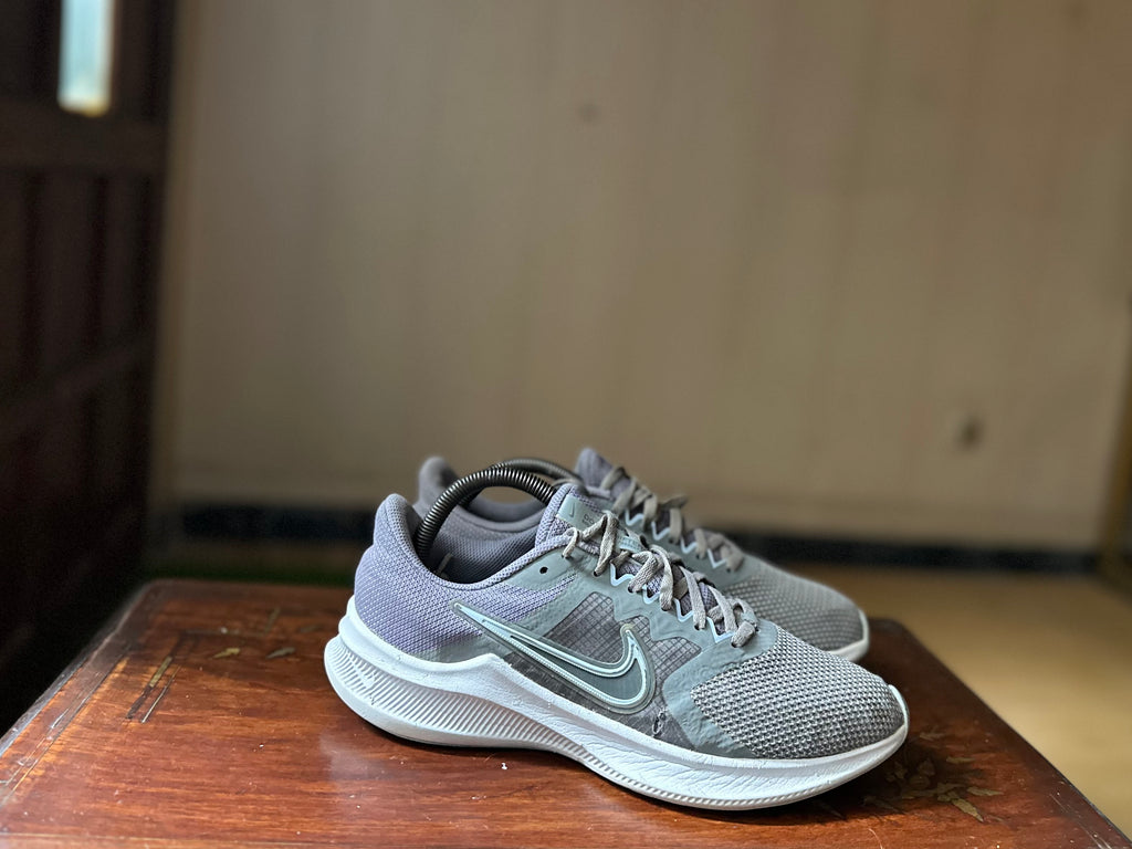 ORIGINAL Nike DownShifter 11 Smoke Grey Uk size: 7.5
Eu: 42