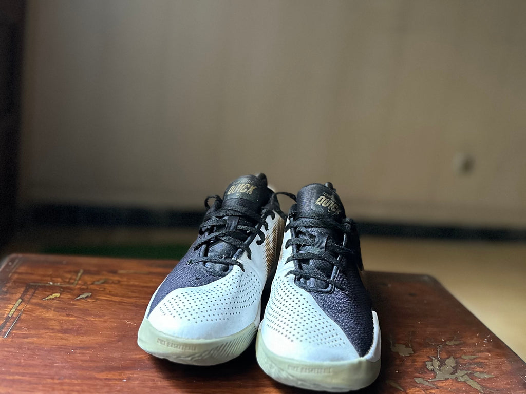 ORIGINAL Nike Team Hustle Quick 2 Non-Marking Uk size: 6 Eu: 40