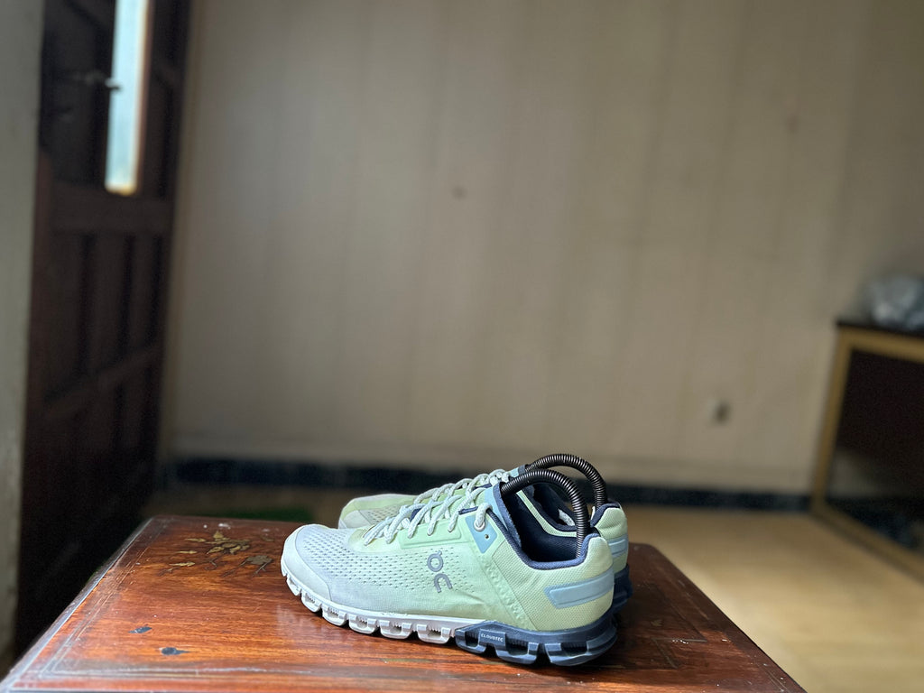 ORIGINAL On CloudFlow Meadow/White Uk size: 6 Eu: 39
