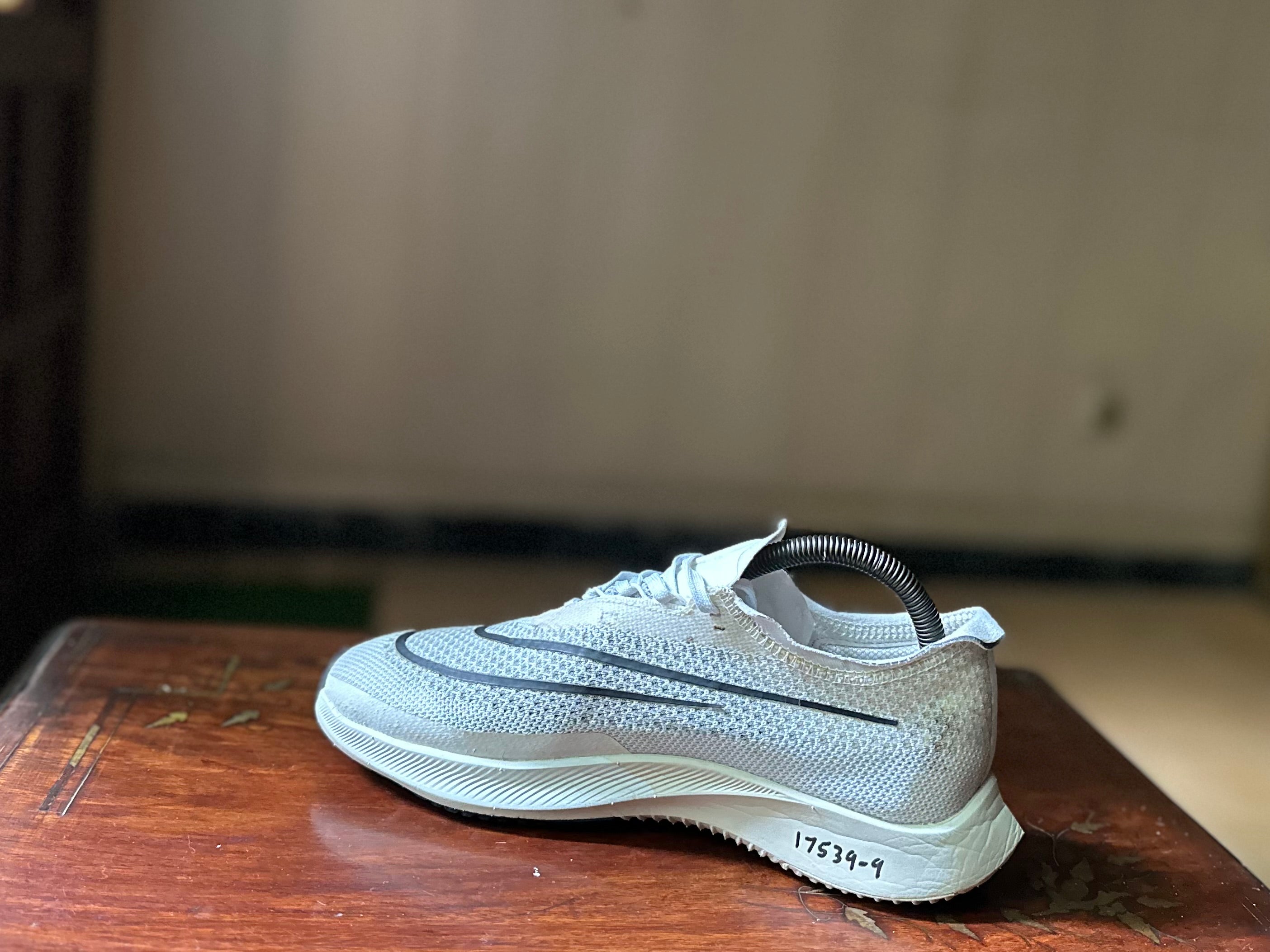 ORIGINAL Nike ZoomX StreakFly White Black Photon Dust Uk size: 6 Eu: 40