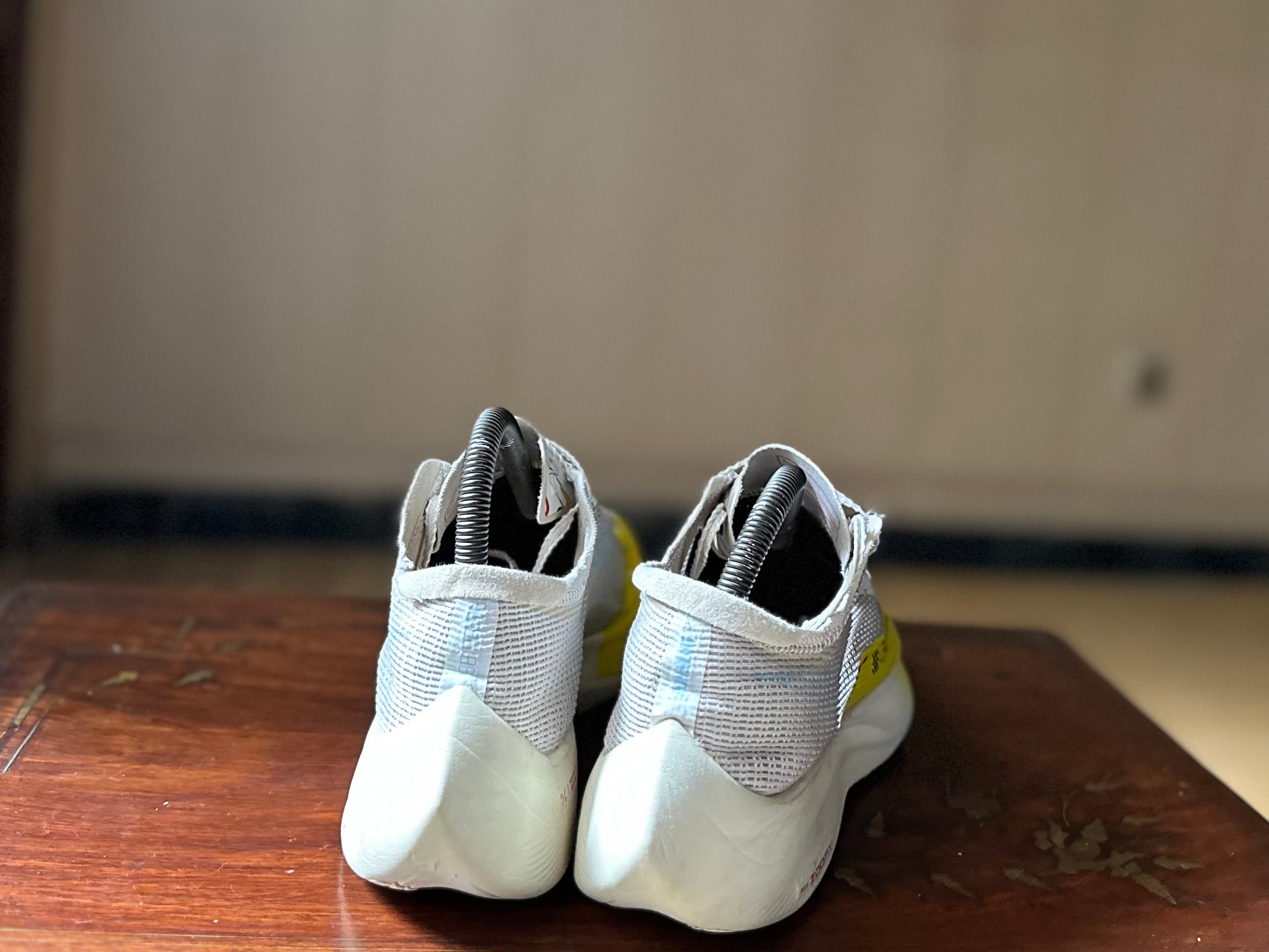 ORIGINAL Nike ZoomX VaporFly Next% 2 White Yellow Strike (Carbon Plated)