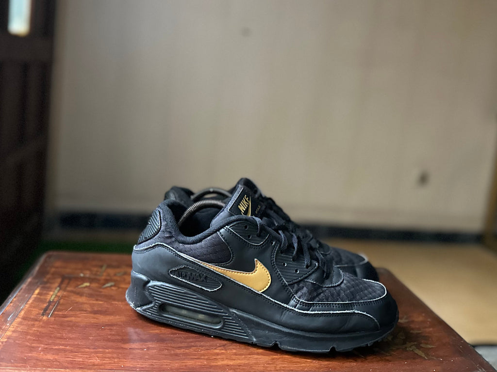 ORIGINAL Nike AirMax 90 Essential Black/Gold Uk size: 10
Eu: 45
