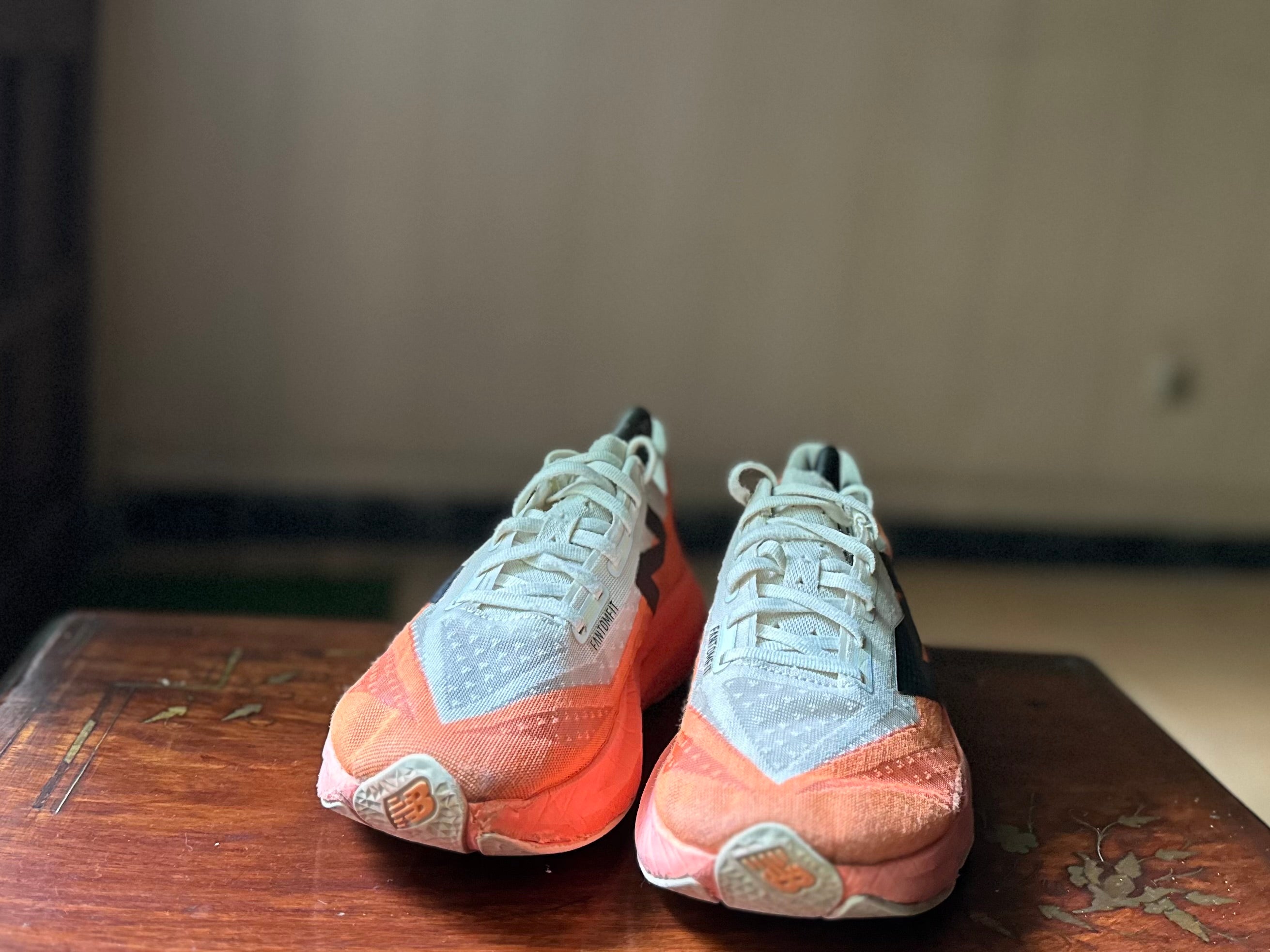 ORIGINAL New Balance FuelCell Rebel V4 Orange/Hot Mango Uk size: 9.5 Eu: 44