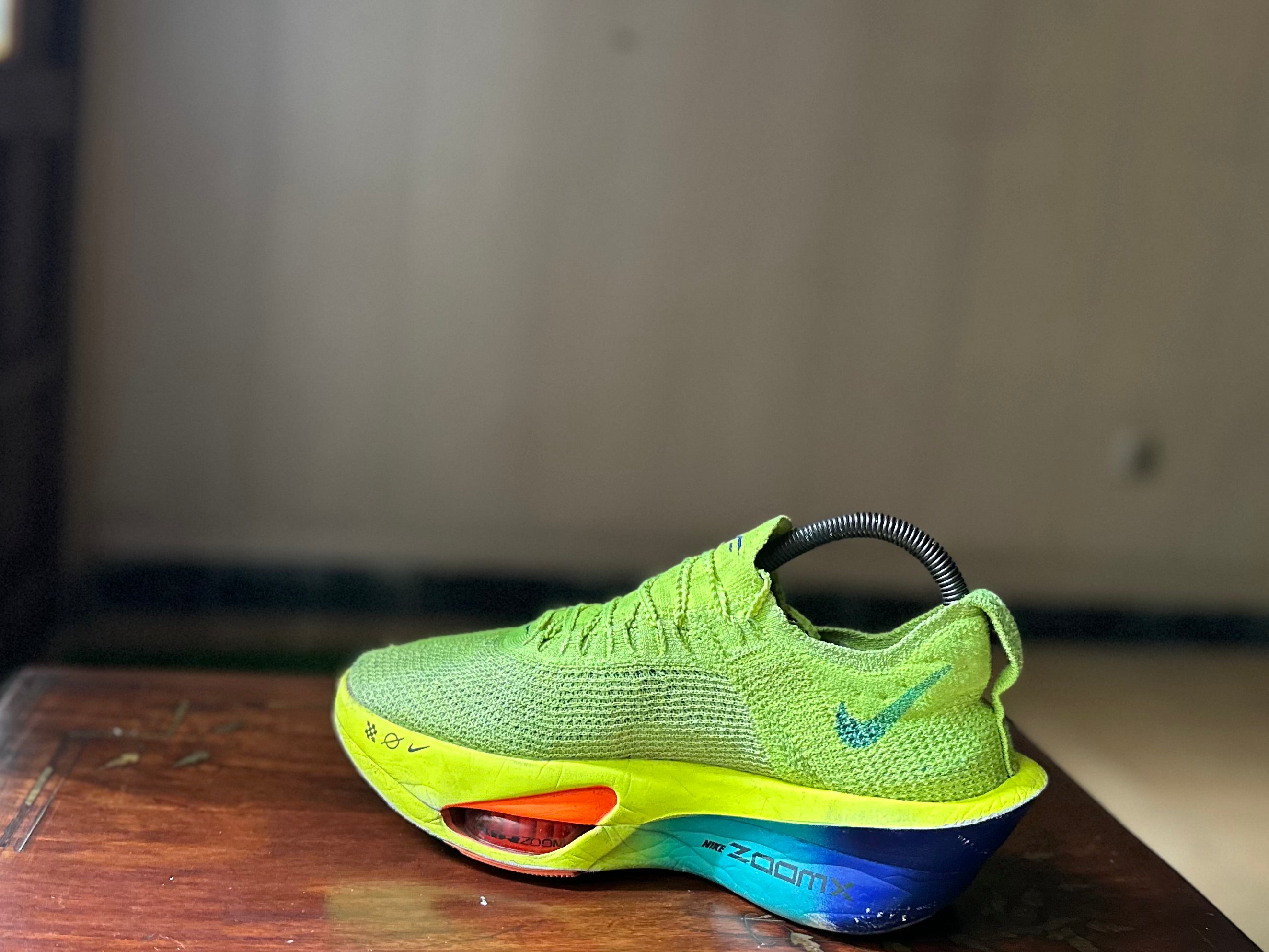 ORIGINAL Nike AirZoomX AlphaFly 3 Volt (Carbon Plated) Uk size: 6
Eu: 40
