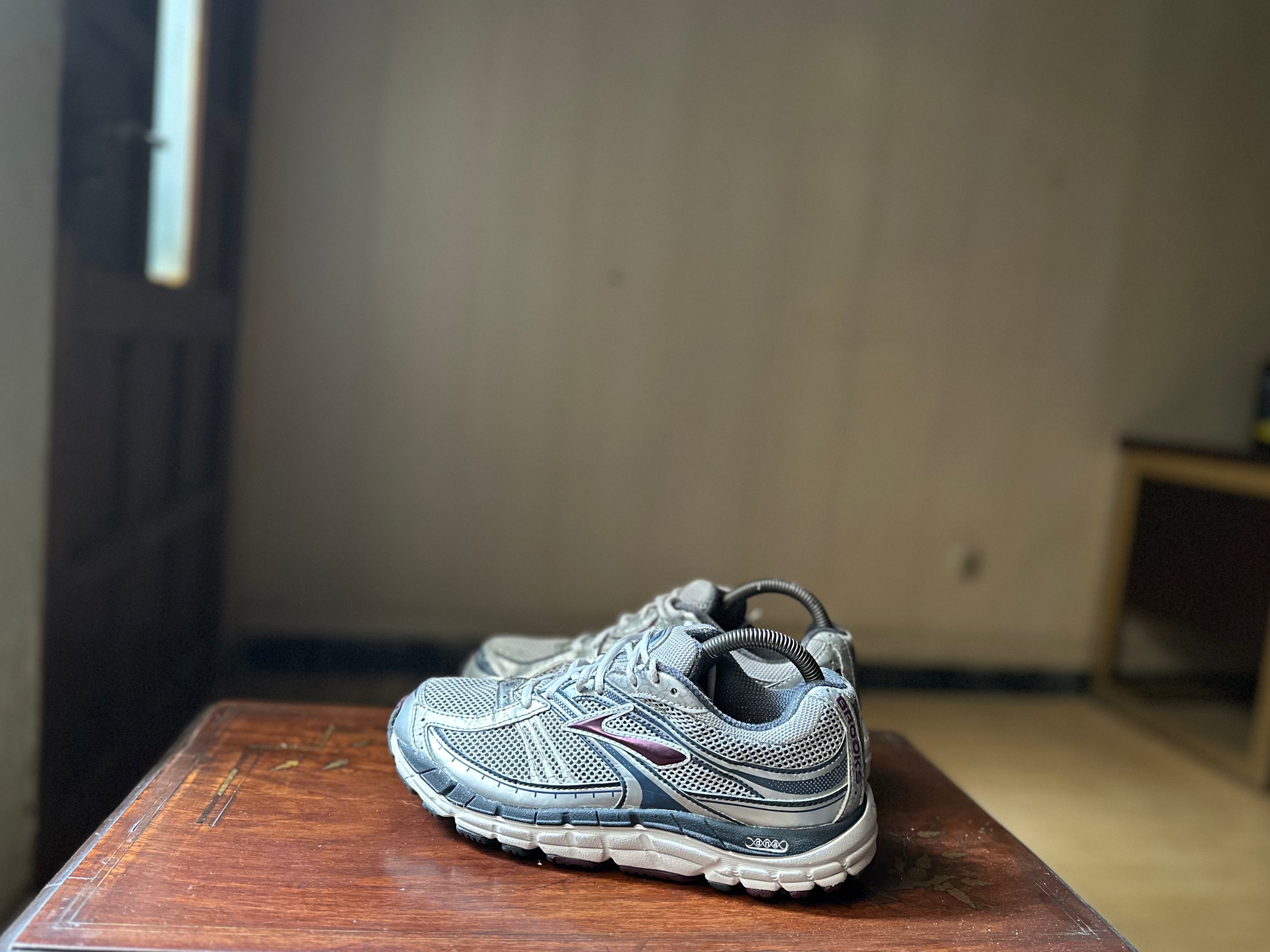 ORIGINAL Brooks Addiction 10th Edition Silver Gray
