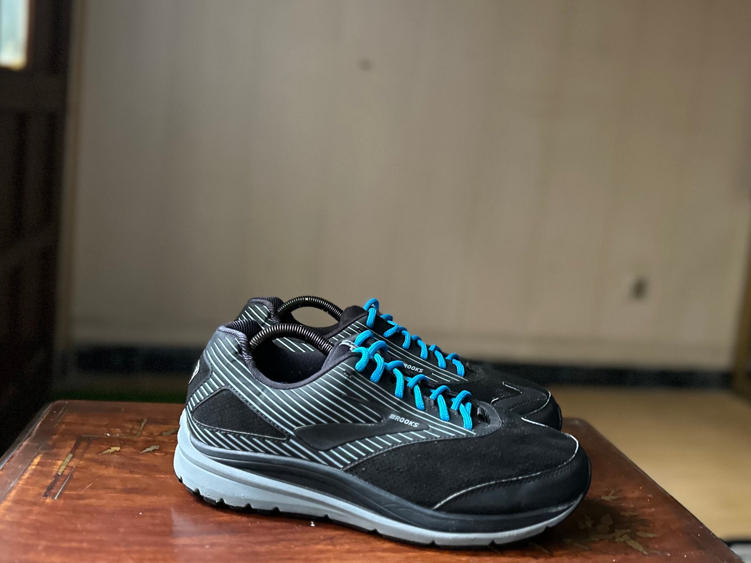 ORIGINAL Brooks Addiction Walker Suede 2 Black Prime Uk size: 8.5 Eu: 43