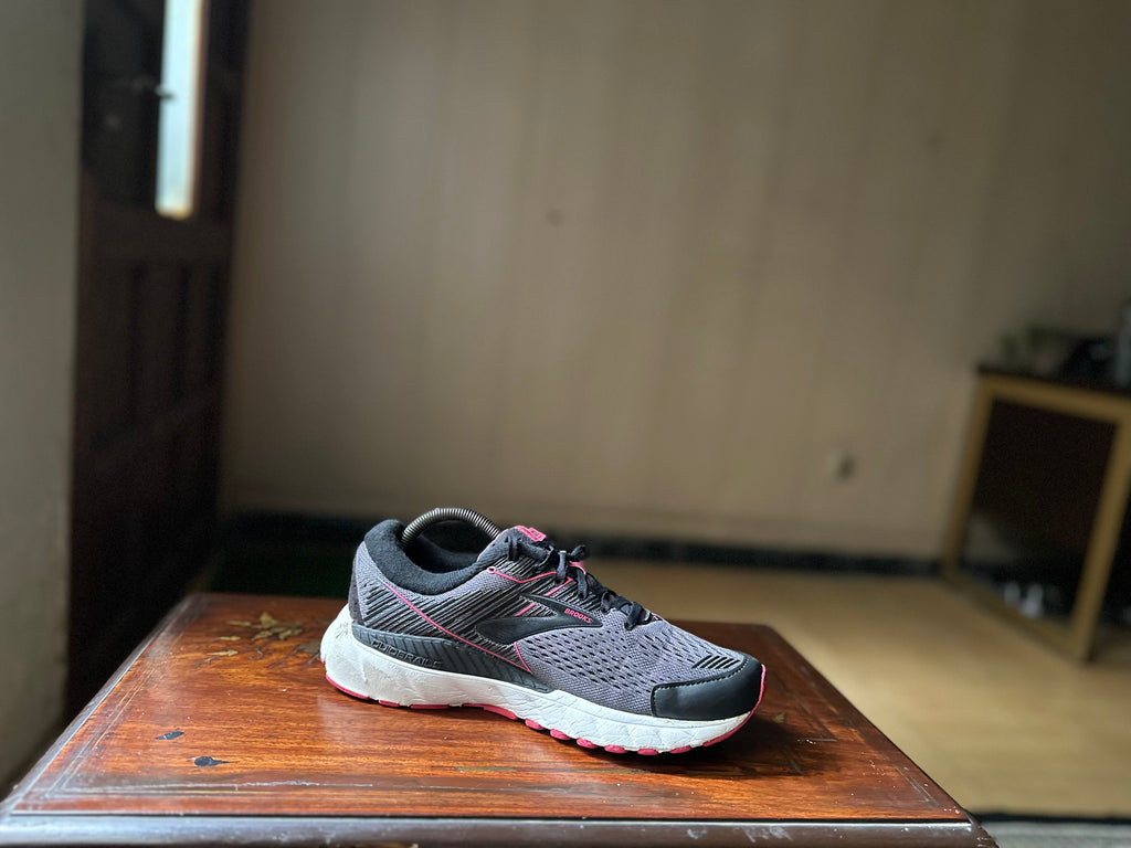 ORIGINAL Brooks Adrenaline GTS 19 Uk size: 8 Eu: 42