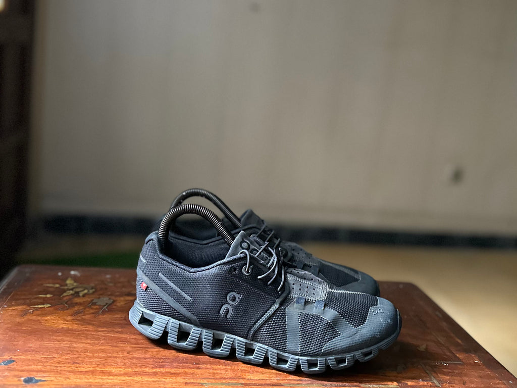 ORIGINAL OnCloud 5 Black/Black Uk size: 5.5 Eu: 38.5