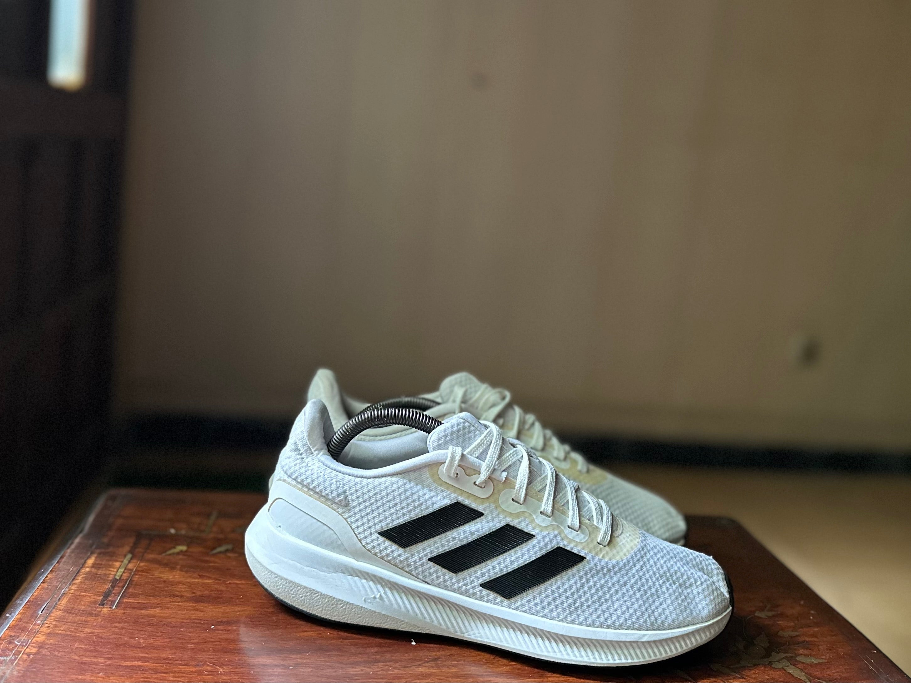 ORIGINAL Adidas Run falcon 3.0 White Black Stripes Uk size: 8.5
Eu: 42.5