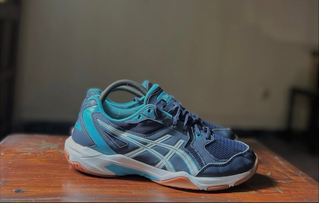ORIGINAL Asics Gel-Spike (Non-Marking) 
Best for Padel, Tennis and Badminton.