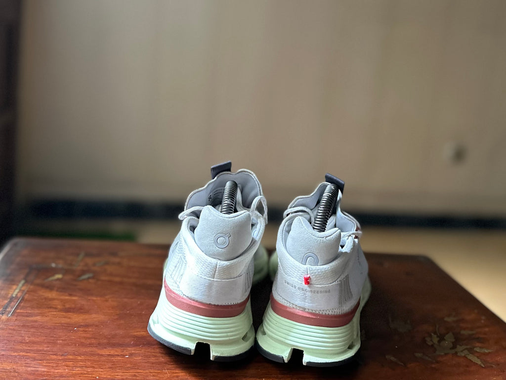 ORIGINAL On CloudNova White Lime Light Uk size: 5.5 Eu: 38.5