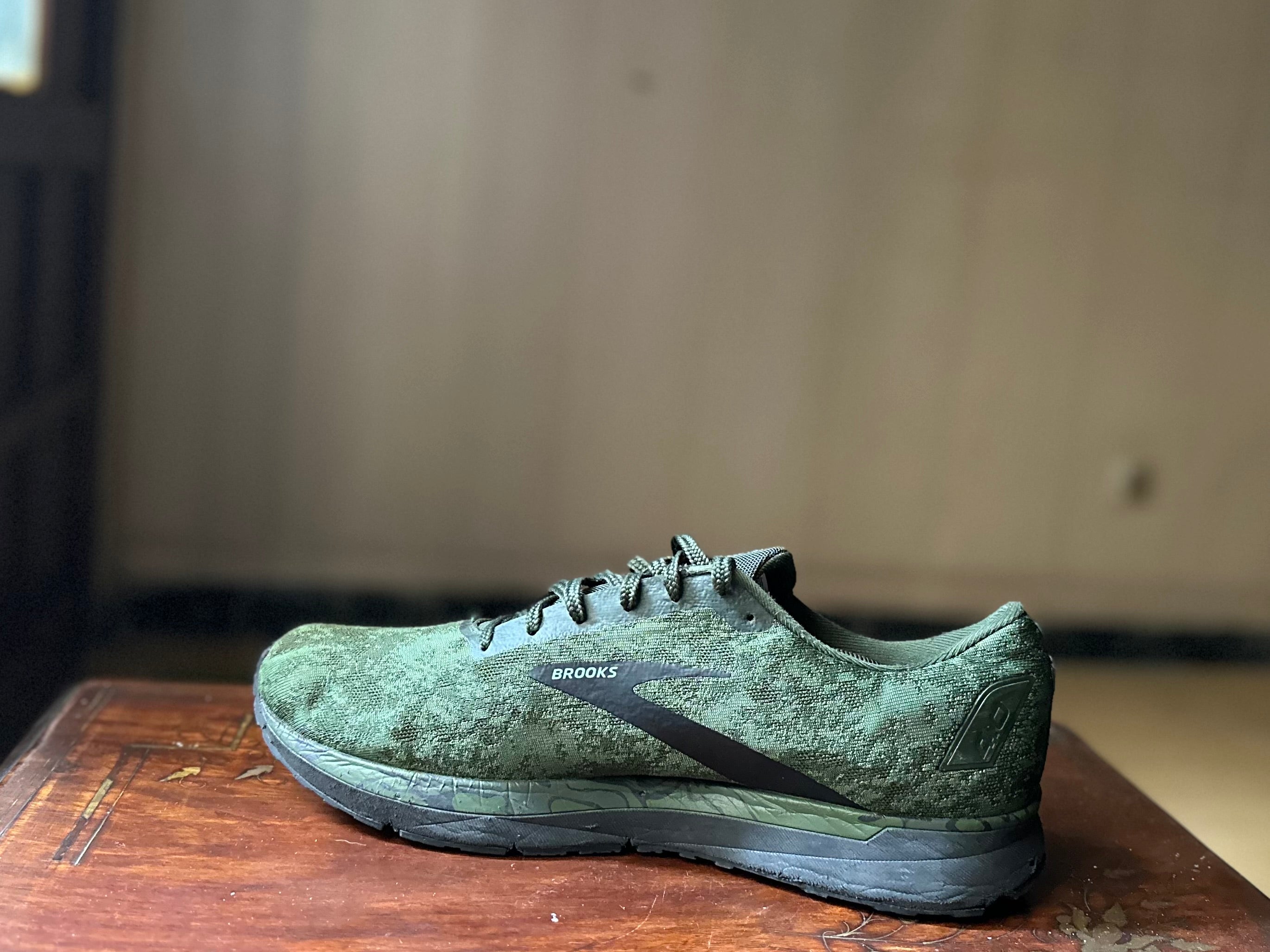 ORIGINAL Brooks Revel 4 Army Green Extract Uk size: 12 Eu: 47