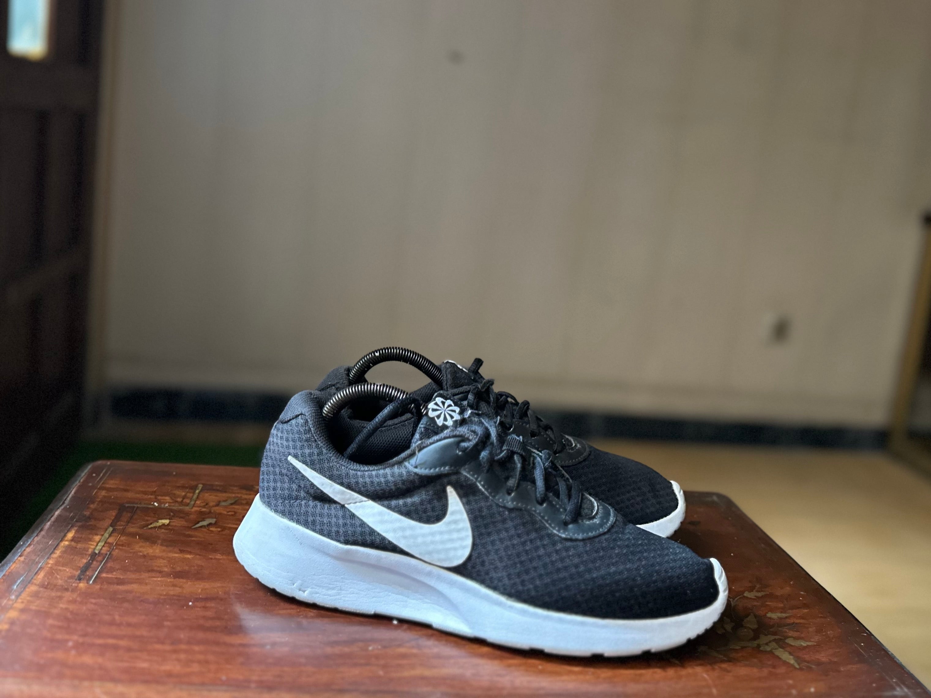 ORIGINAL Nike Tanjun Running Black/White