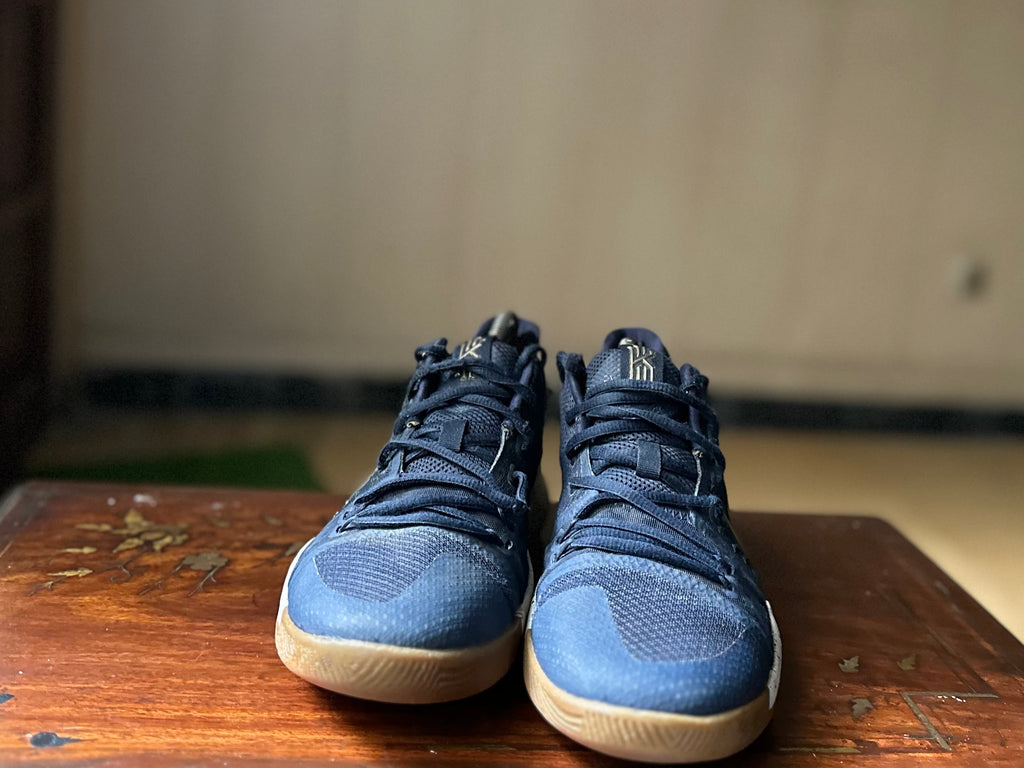 ORIGINAL Nike Kyrie 3 Obsidian Metallic Gold Uk size: 6 Eu: 40