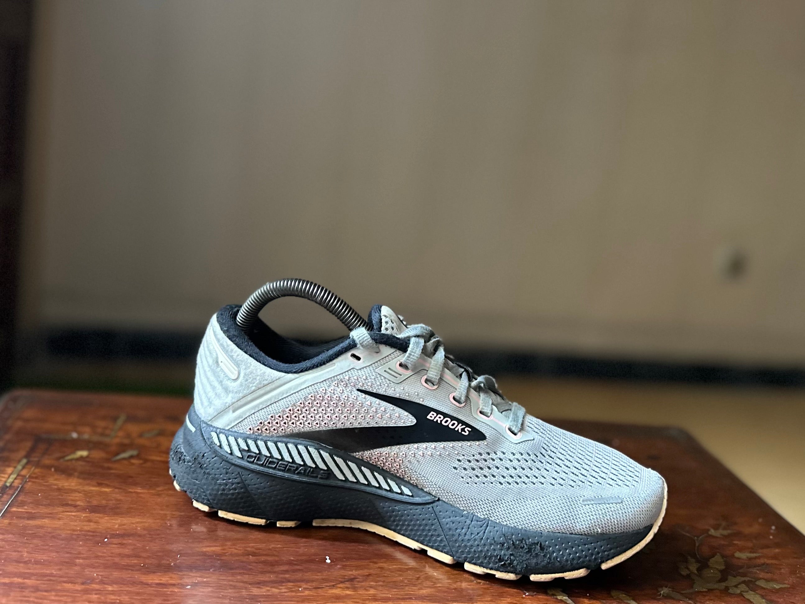 ORIGINAL Brooks Adrenaline GTS 22 Grey/Black Uk size: 6
Eu: 39