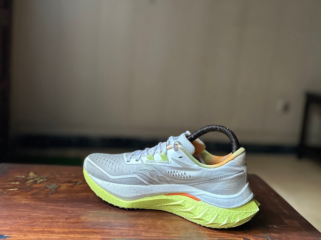 ORIGINAL Saucony Endorphin Speed 4 White/Sunny (Carbon Plated) Uk size: 6 Eu: 39