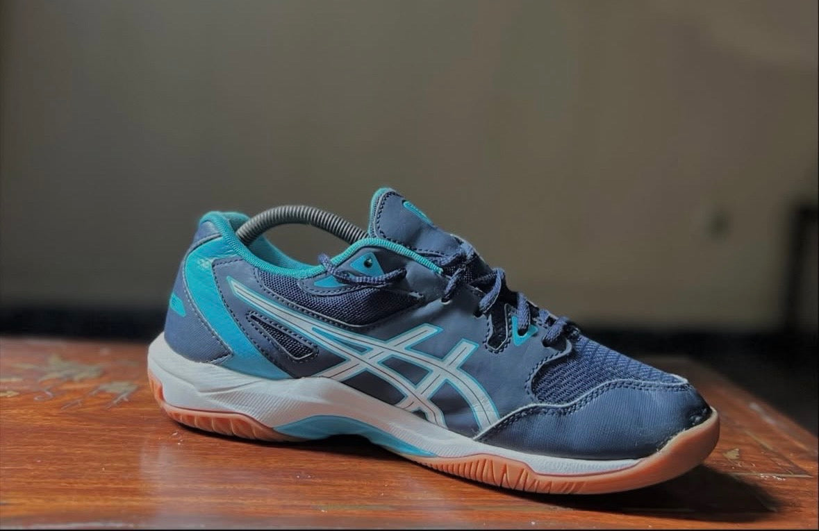 ORIGINAL Asics Gel-Spike (Non-Marking) 
Best for Padel, Tennis and Badminton.