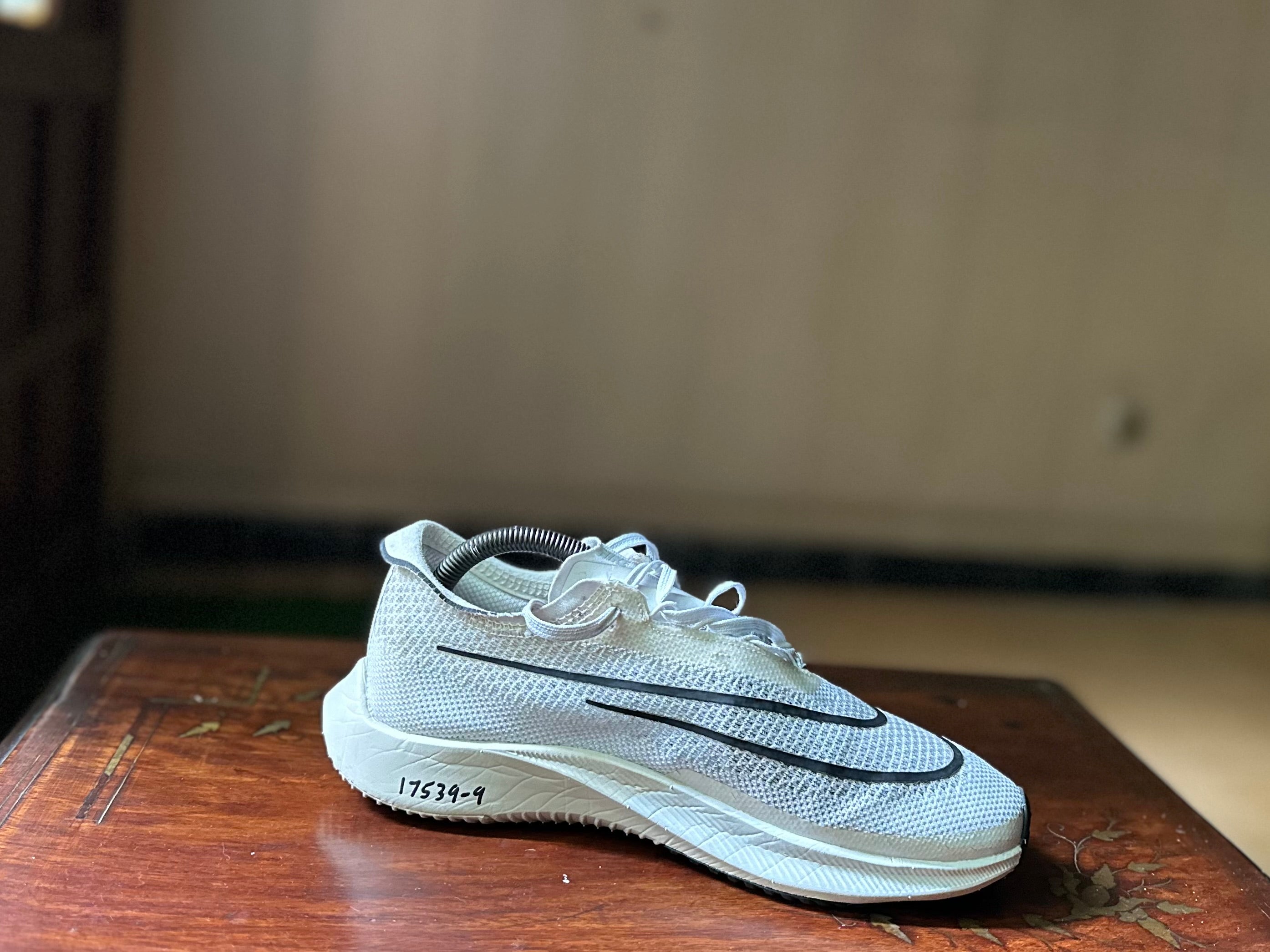 ORIGINAL Nike ZoomX StreakFly White Black Photon Dust Uk size: 6 Eu: 40