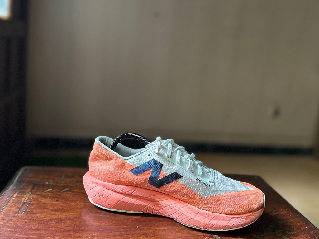 ORIGINAL New Balance FuelCell Rebel V4 Orange/Hot Mango Uk size: 9.5 Eu: 44